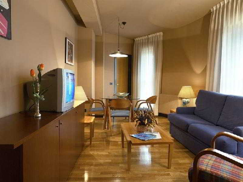Aparthotel Campus Oviedo Rum bild