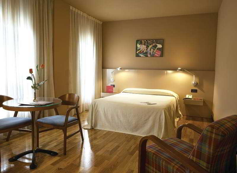 Aparthotel Campus Oviedo Rum bild