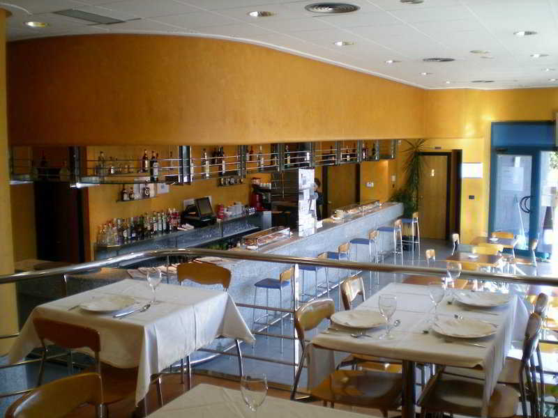 Aparthotel Campus Oviedo Restaurang bild
