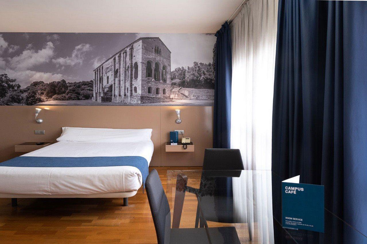 Aparthotel Campus Oviedo Exteriör bild