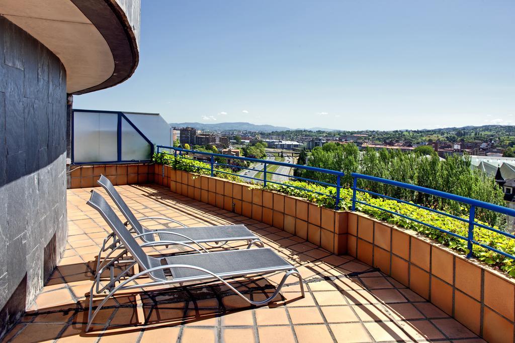 Aparthotel Campus Oviedo Exteriör bild