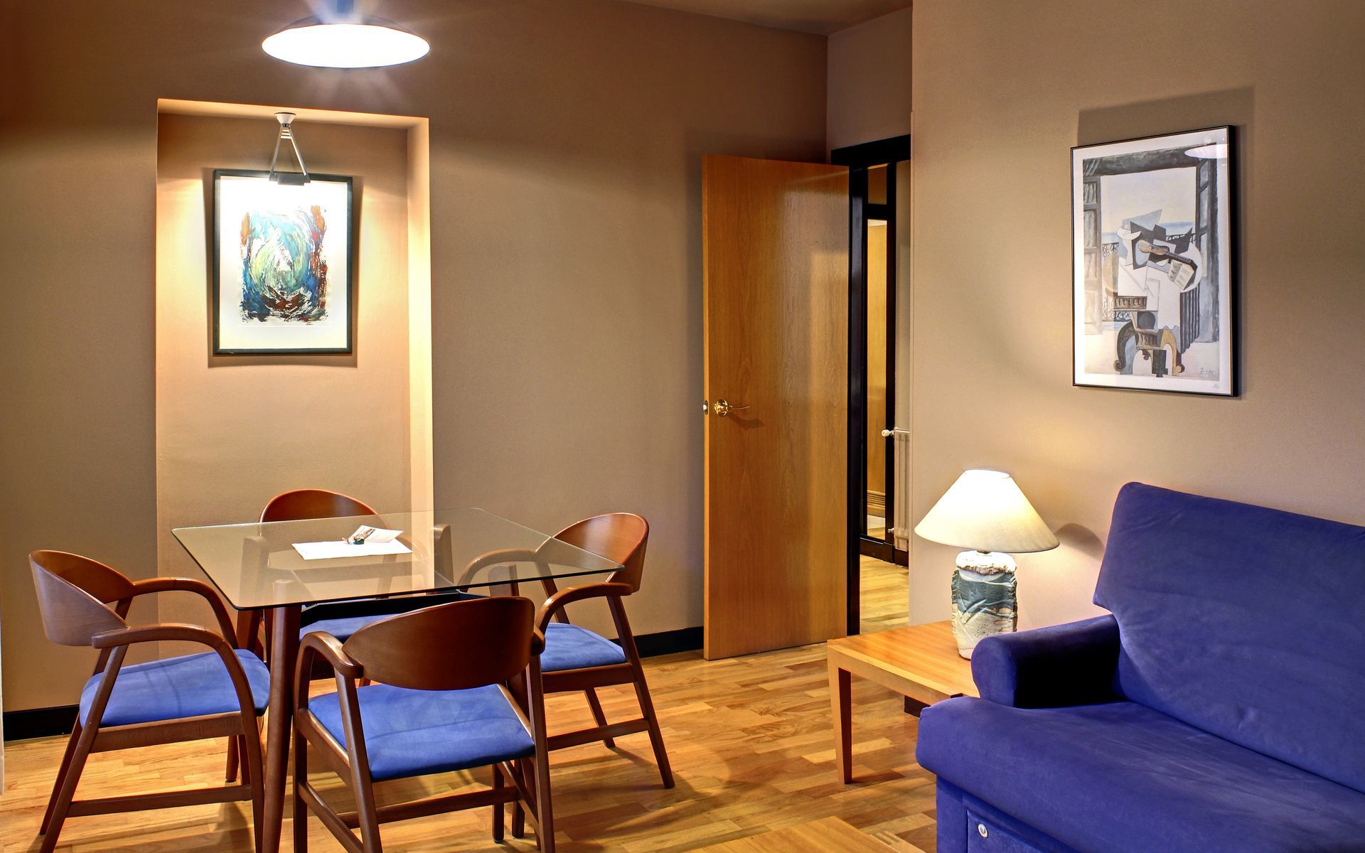 Aparthotel Campus Oviedo Exteriör bild