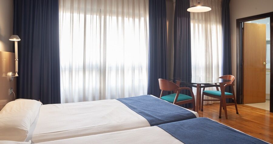 Aparthotel Campus Oviedo Exteriör bild