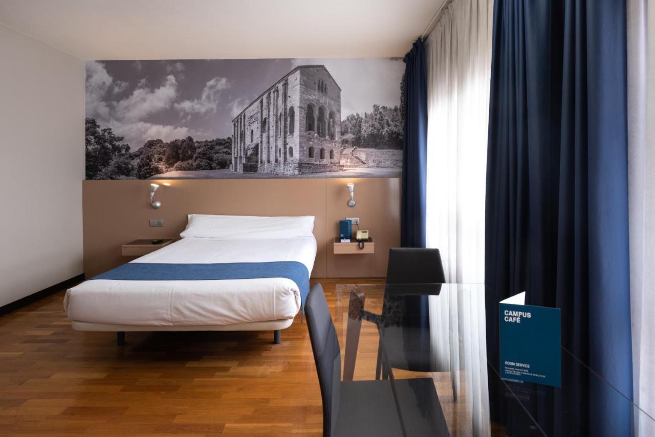 Aparthotel Campus Oviedo Exteriör bild