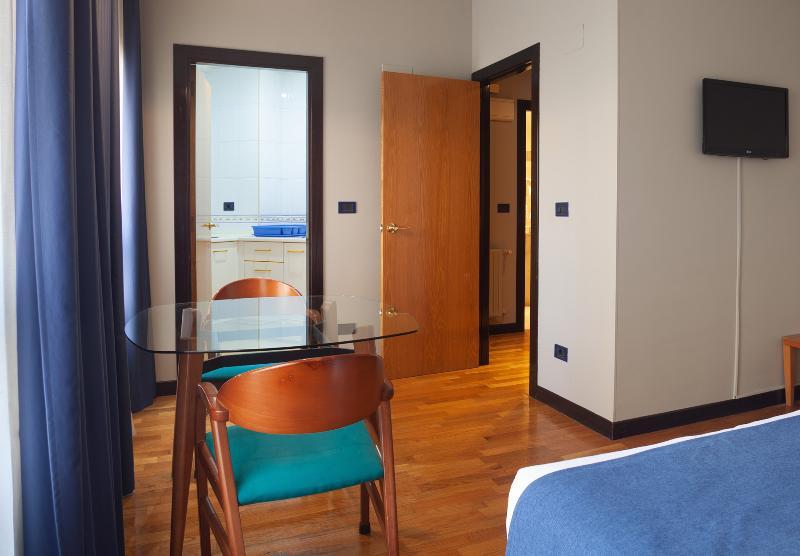 Aparthotel Campus Oviedo Exteriör bild