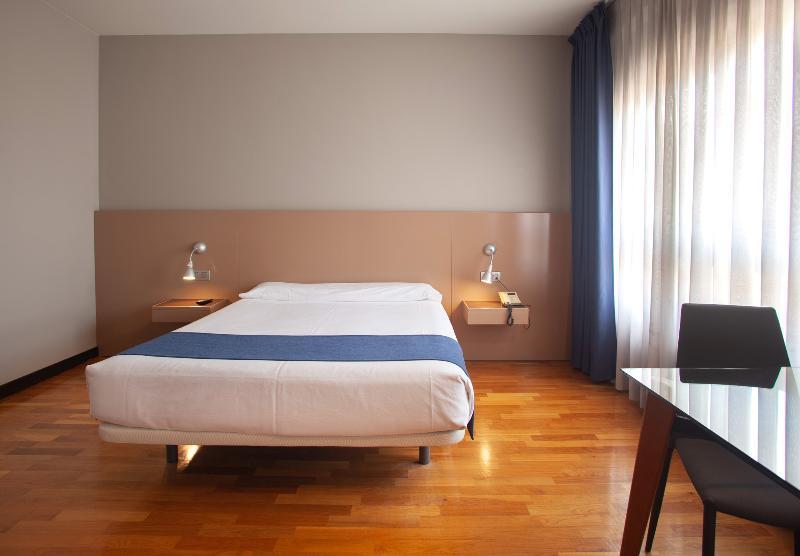 Aparthotel Campus Oviedo Exteriör bild